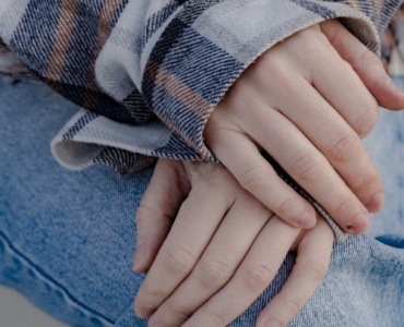 Mani sempre fredde? Le cause più comuni e cosa puoi fare per riscaldarle