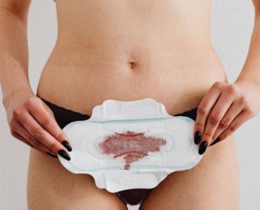 Quando il ciclo fa male: cause, rimedi e consigli per vivere meglio quei giorni