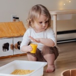 Scopri il mondo dei giochi sensoriali: attività creative e divertenti per bambini curiosi