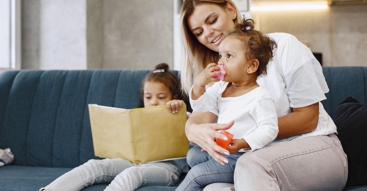 Come scegliere la babysitter perfetta: guida pratica per genitori