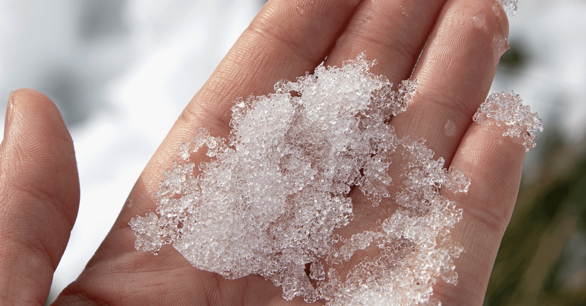 Mani secche e screpolate d’inverno: rimedi rapidi e consigli per proteggerle dal freddo