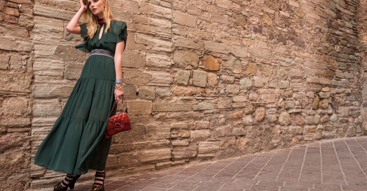 Verde che incanta: idee di look femminili per brillare in ogni occasione