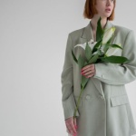 Verde e beige: l’abbinamento chic che illumina ogni outfit