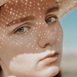 Estate senza arrossamenti: come proteggere e coccolare la pelle più sensibile al sole