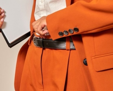 Stile impeccabile in ufficio: idee chic per un look elegante da lavoro