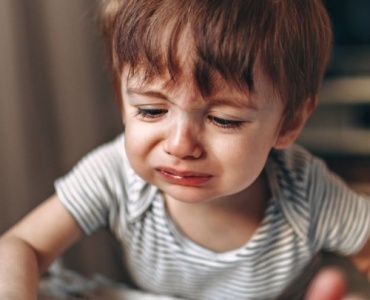 Quando la Frustrazione dei Bambini Esplode: Strategie Pratiche per Aiutarli a Ritrovare Calma e Fiducia