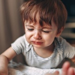 Quando la Frustrazione dei Bambini Esplode: Strategie Pratiche per Aiutarli a Ritrovare Calma e Fiducia