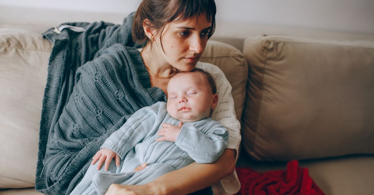 Baby blues dopo il parto: sintomi, durata e quando chiedere aiuto