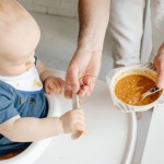 Svezzamento: quando è il momento giusto per iniziare e come farlo con serenità