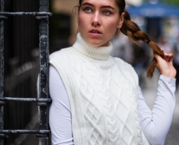 Come abbinare il gilet in maglia: idee outfit chic e casual per ogni stagione