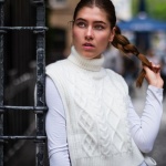 Come abbinare il gilet in maglia: idee outfit chic e casual per ogni stagione