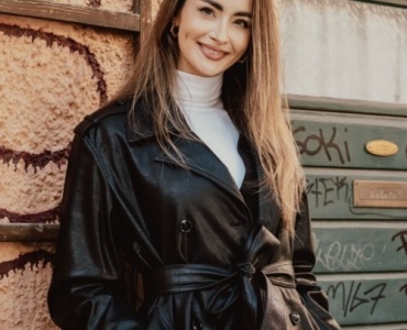 Idee di stile per la mezza stagione: outfit pratici e chic tra sole e pioggia