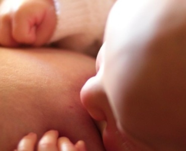Capezzoli doloranti durante l’allattamento? Cause, rimedi rapidi e trucchi per allattare senza soffrire
